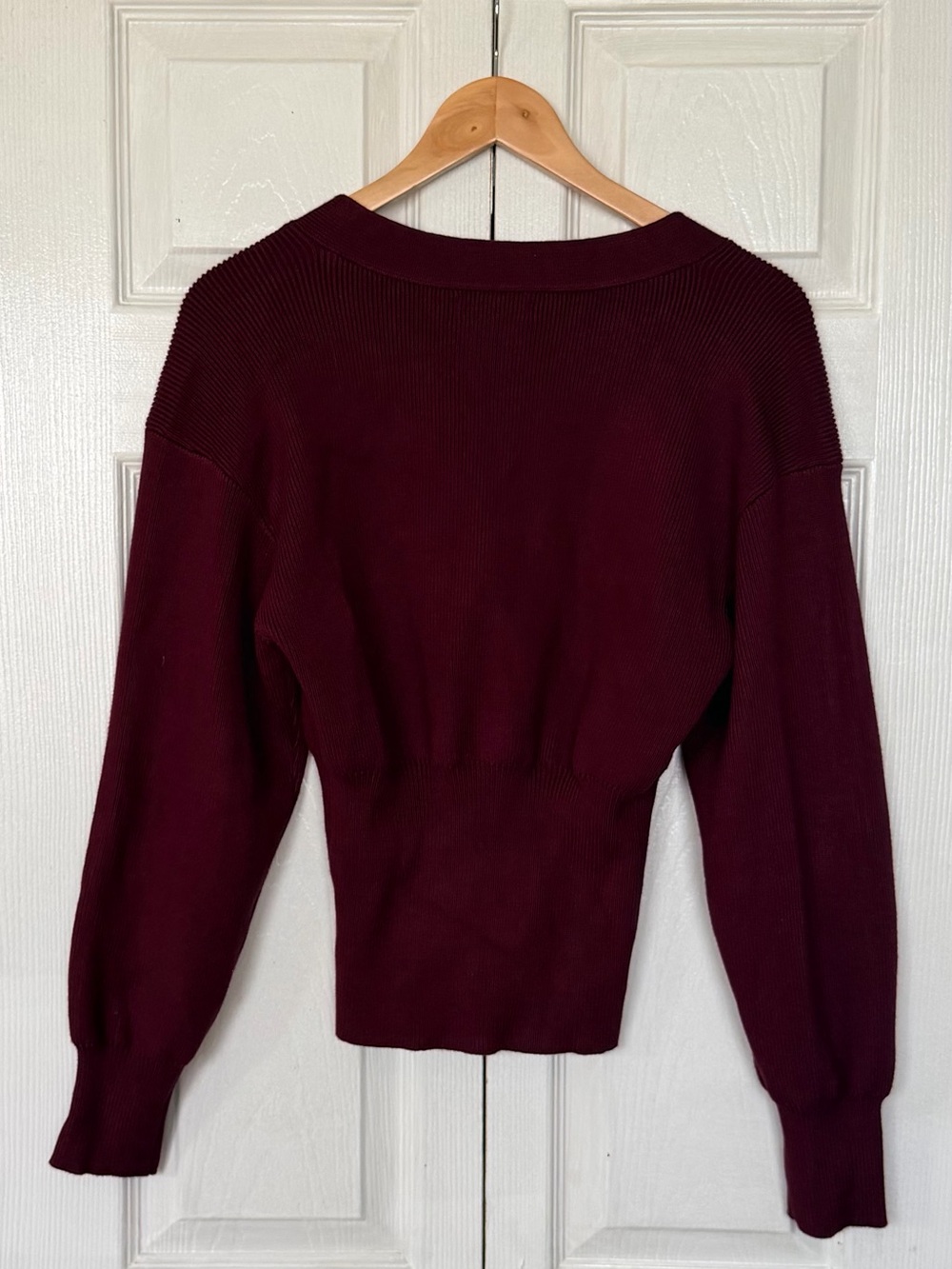 NWT Urban Revivo Women's Deep Burgundy V-Neck Single-Button Cardigan - Picture 4 of 9